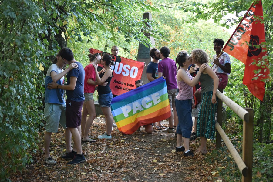 185 Jahre Hülftenschanz: JUSO organisiert Kiss-In